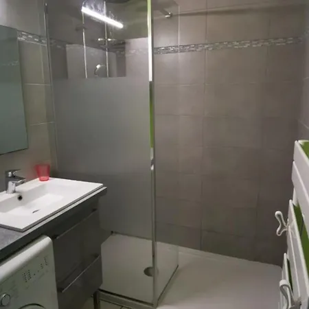 T2 Agreable Avec Piscine, Terrasse Et Parking Face Au - Fr-1-379-165 Apartment Soustons