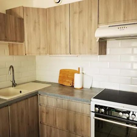 T2 Agreable Avec Piscine, Terrasse Et Parking Face Au - Fr-1-379-165