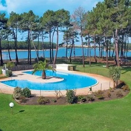 T2 Agreable Avec Piscine, Terrasse Et Parking Face Au - Fr-1-379-165 Apartment Soustons