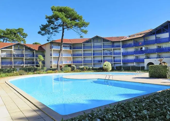 Agreable T2 Avec Piscine Et Parking A - Fr-1-379-165 *